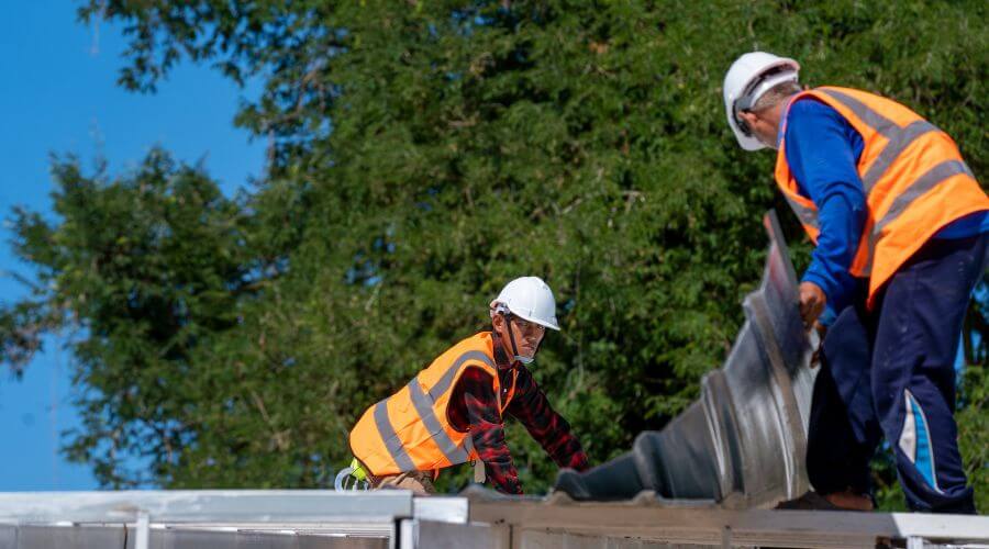 Professional gutter cleaning in River Forest, IL